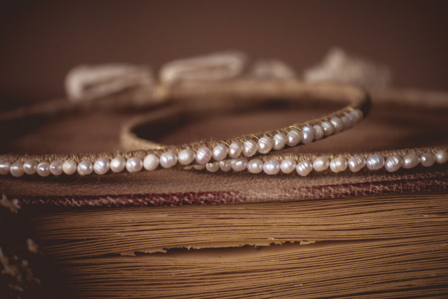 Στέφανα γάμου με λινάτσα και μαργαριτάρια | στέφανα γάμου σχοινί - δαντέλα από Velissaria.gr