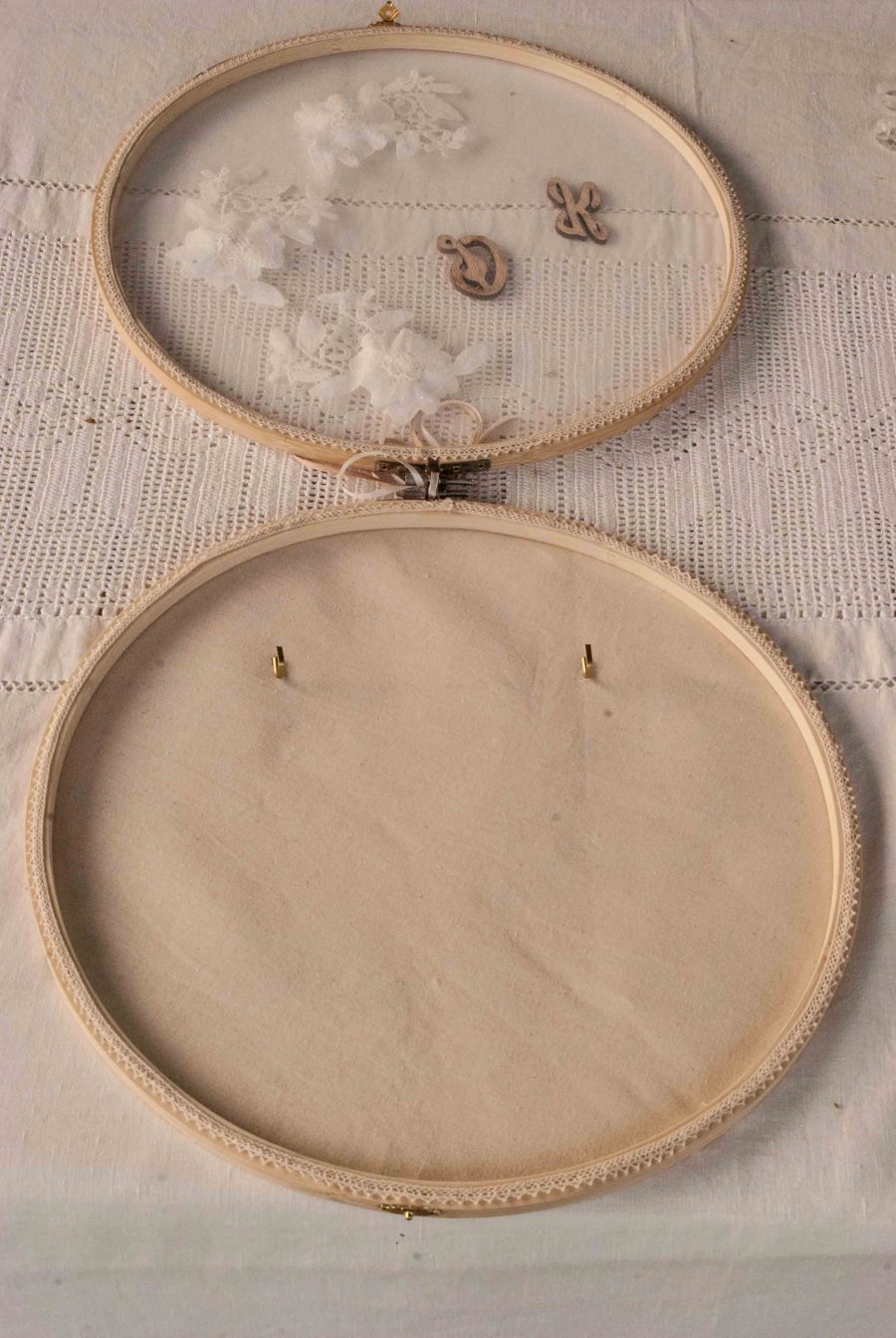 | στεφανοθήκες από Velissaria.gr