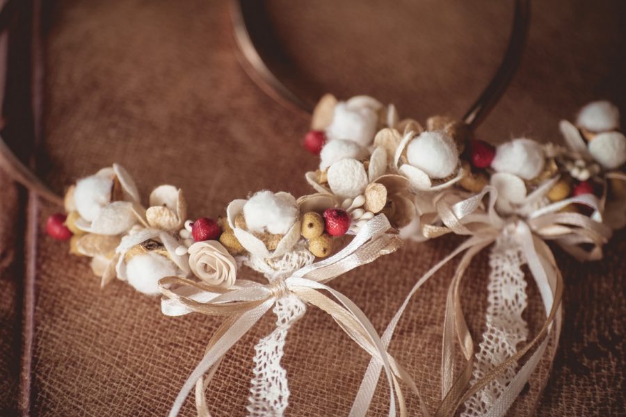 | στέφανα γάμου μεταξωτά από Velissaria.gr