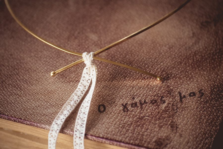 Επίχρυσα στέφανα με σχέδιο στο πίσω μέρος | στέφανα γάμου επίχρυσα από Velissaria.gr