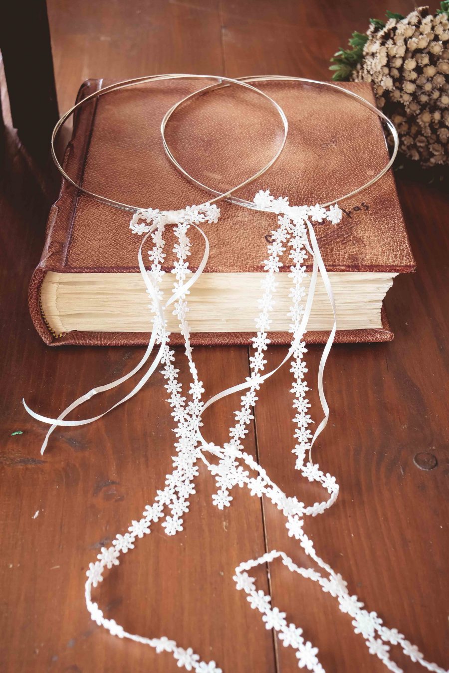 | στέφανα γάμου ασημένια από Velissaria.gr