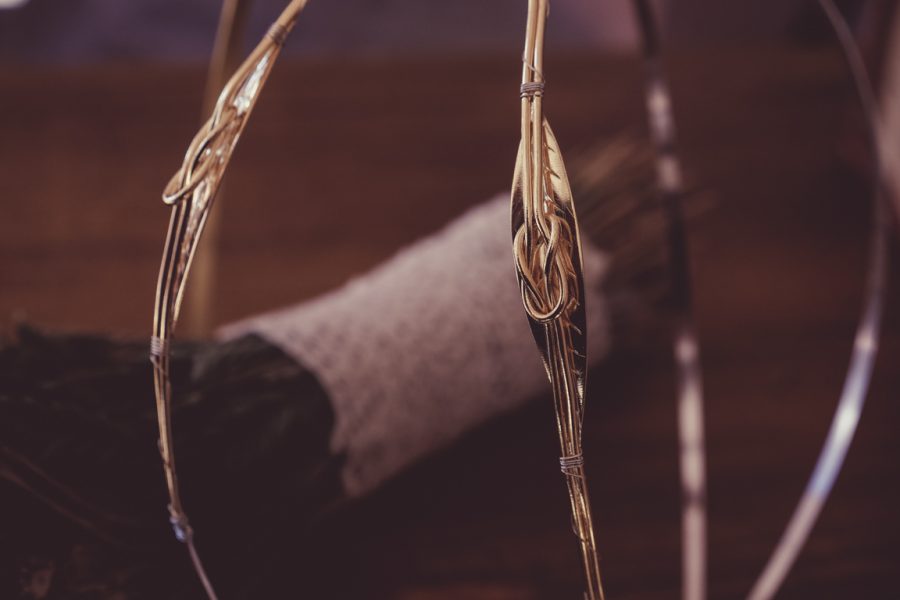 Επάργυρα στέφανα με διακόσμηση ελιάς και άπειρου | στέφανα γάμου επάργυρα από Velissaria.gr