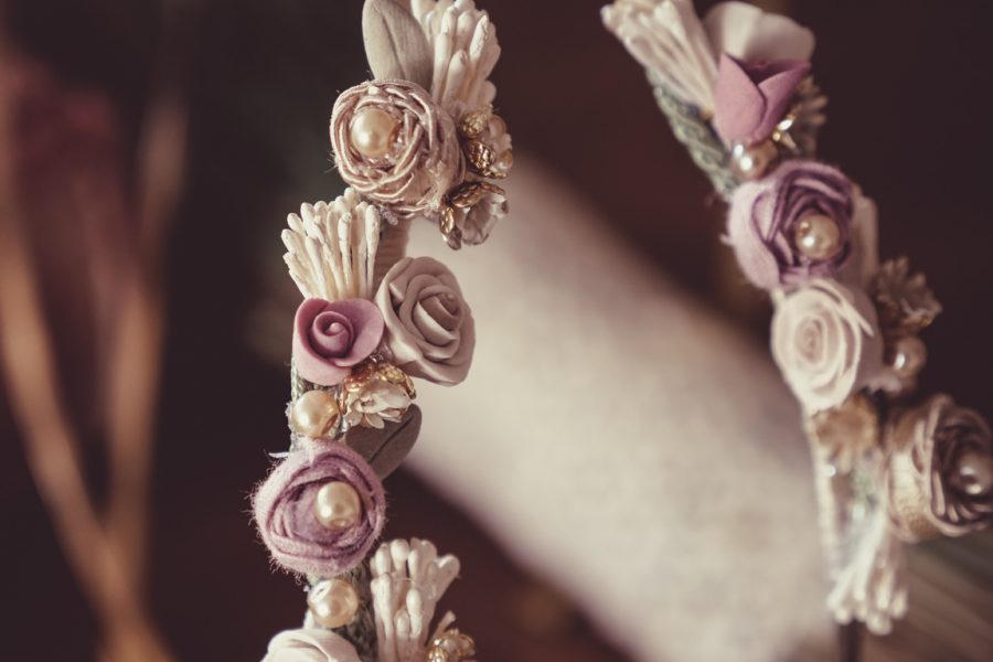 Στέφανα γάμου επίχρυσα με διακόσμηση στο πλάι | στέφανα γάμου επίχρυσα από Velissaria.gr