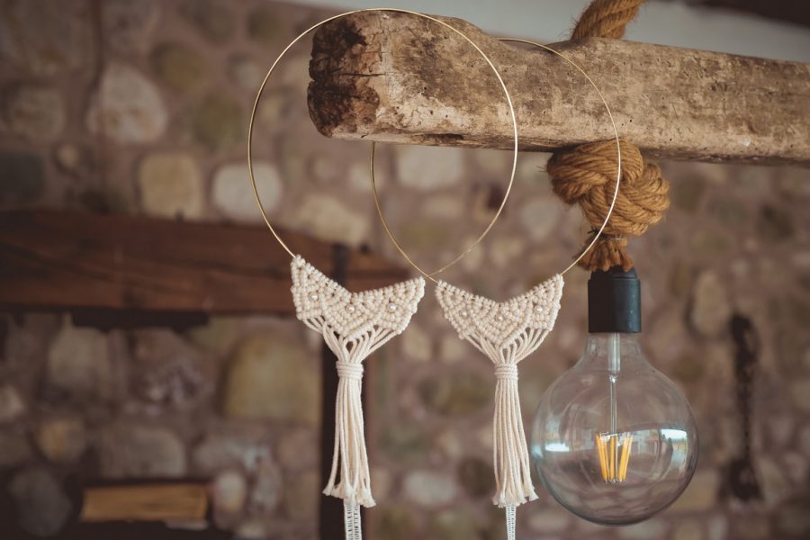 Στέφανα γάμου επίχρυσα με boho διακόσμηση | στέφανα γάμου επίχρυσα από Velissaria.gr