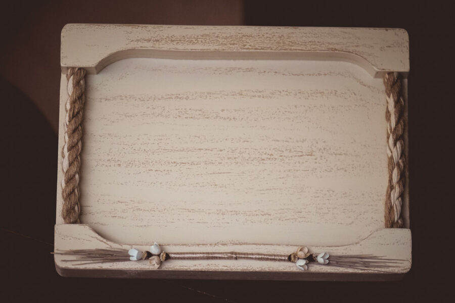 Δίσκος ξύλινος ,καράφα-ποτήρι κρύσταλλο με διακόσμηση | σετ γαμου δίσκος-καράφα-ποτήρι από Velissaria.gr