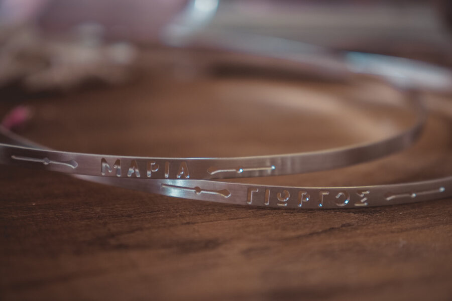 Επάργυρη βέργα με ονόματα | στέφανα γάμου επάργυρα από Velissaria.gr