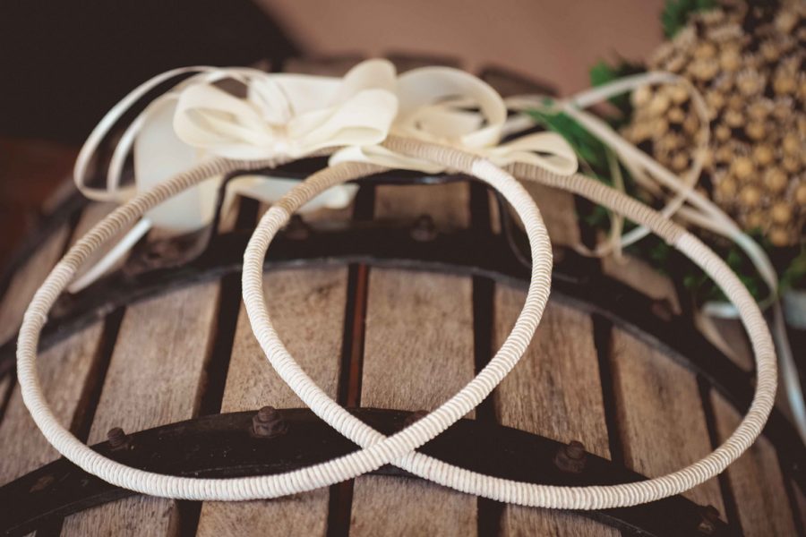 Στέφανα πλεγμένα με μεταξωτά σχοινιά | στέφανα γάμου σχοινί - δαντέλα από Velissaria.gr