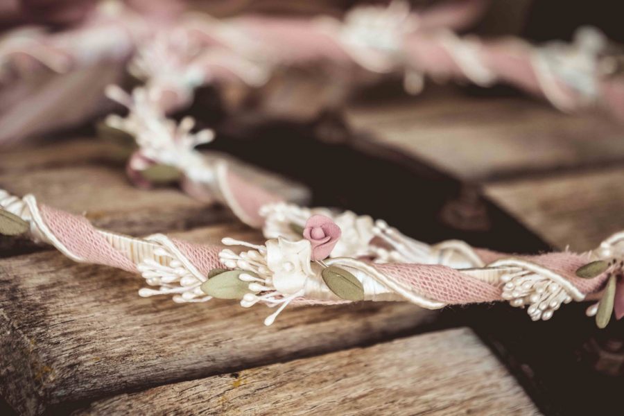 Στέφανα γάμου vintage με πορσελάνη και μεταξωτό σχοινί | στέφανα γάμου πορσελάνινα - πορσελάνη από Velissaria.gr