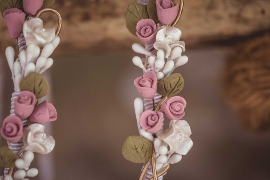 Στέφανα γάμου vintage με πορσελάνη και μεταξωτό σχοινί | στέφανα γάμου πορσελάνινα - πορσελάνη από Velissaria.gr