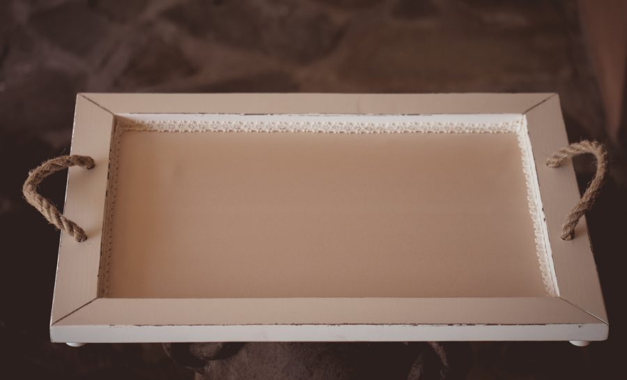 Δίσκος-καράφα-ποτήρι με διακόσμηση μακραμέ. | σετ γαμου δίσκος-καράφα-ποτήρι από Velissaria.gr