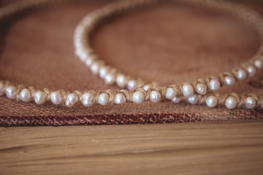 Στέφανα γάμου με λινάτσα και μαργαριτάρια | στέφανα γάμου σχοινί - δαντέλα από Velissaria.gr