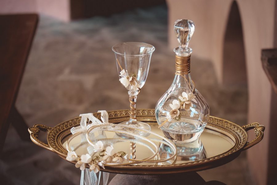 Δίσκος-καράφα-ποτήρι γάμου με διακόσμηση | σετ γαμου δίσκος-καράφα-ποτήρι από Velissaria.gr