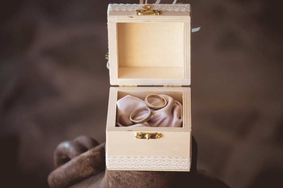 Ξύλινο κουτάκι για τις βέρες. | για τις βέρες από Velissaria.gr