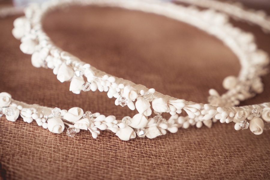 Πορσελάνινα στέφανα γάμου πλεγμένα με μεταξωτό σχοινί | στέφανα γάμου πορσελάνινα - πορσελάνη από Velissaria.gr