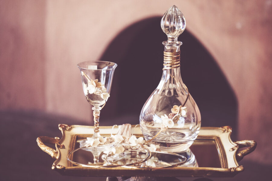 Δίσκος-καράφα-ποτήρι με διακόσμηση | σετ γαμου δίσκος-καράφα-ποτήρι από Velissaria.gr