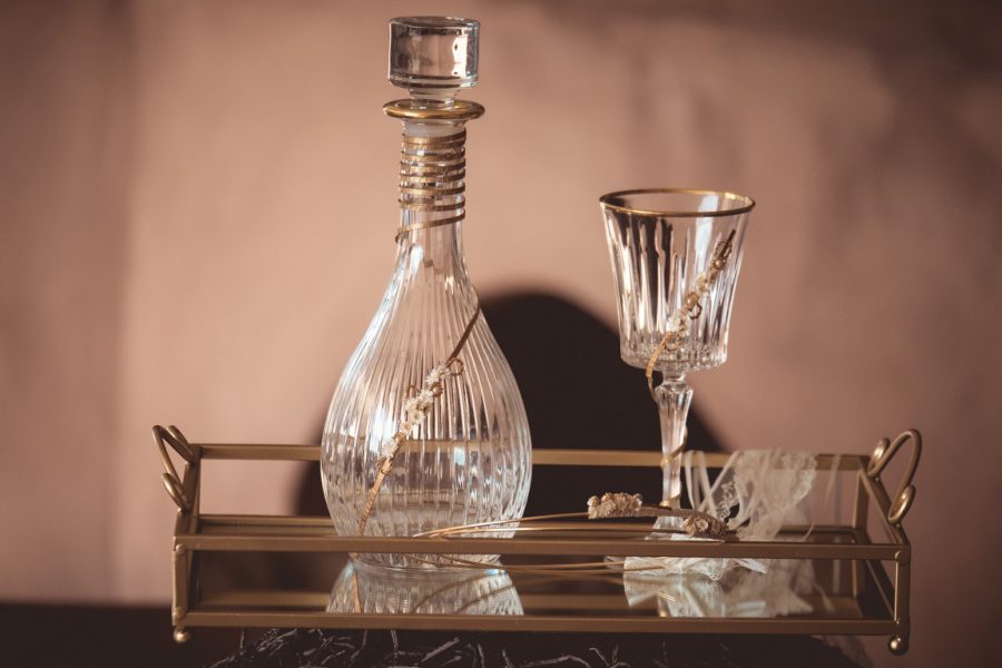 Δίσκος-καράφα-ποτήρι με διακόσμηση | σετ γαμου δίσκος-καράφα-ποτήρι από Velissaria.gr