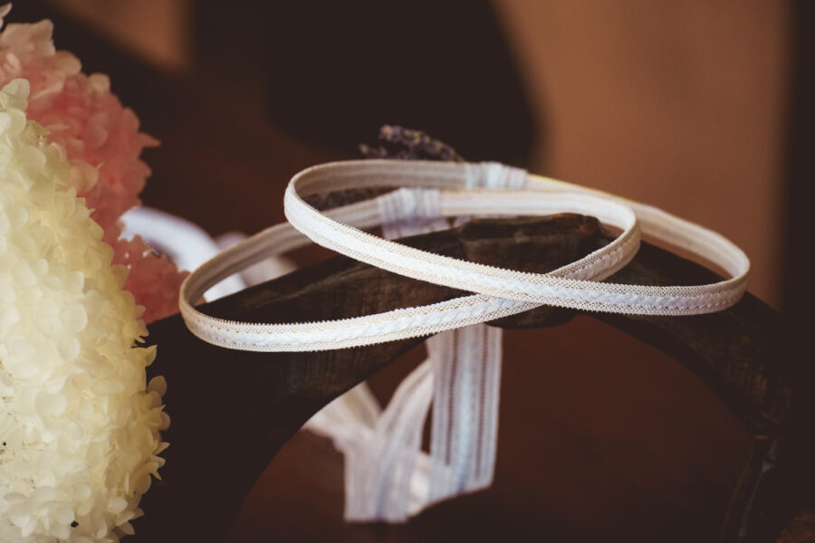 Στέφανα πλεγμένα με δαντέλα και λεβάντα στο πίσω μέρος | στέφανα γάμου σχοινί - δαντέλα από Velissaria.gr