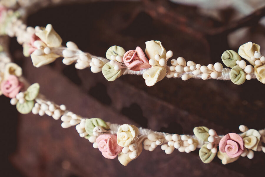 Πορσελάνινα στέφανα γάμου πλεγμένα με μεταξωτό σχοινί | στέφανα γάμου πορσελάνινα - πορσελάνη από Velissaria.gr