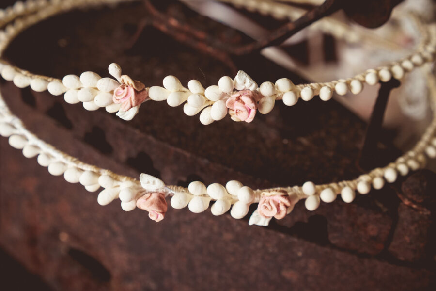 Πορσελάνινα στέφανα γάμου πλεγμένα με μεταξωτό σχοινί | στέφανα γάμου πορσελάνινα - πορσελάνη από Velissaria.gr