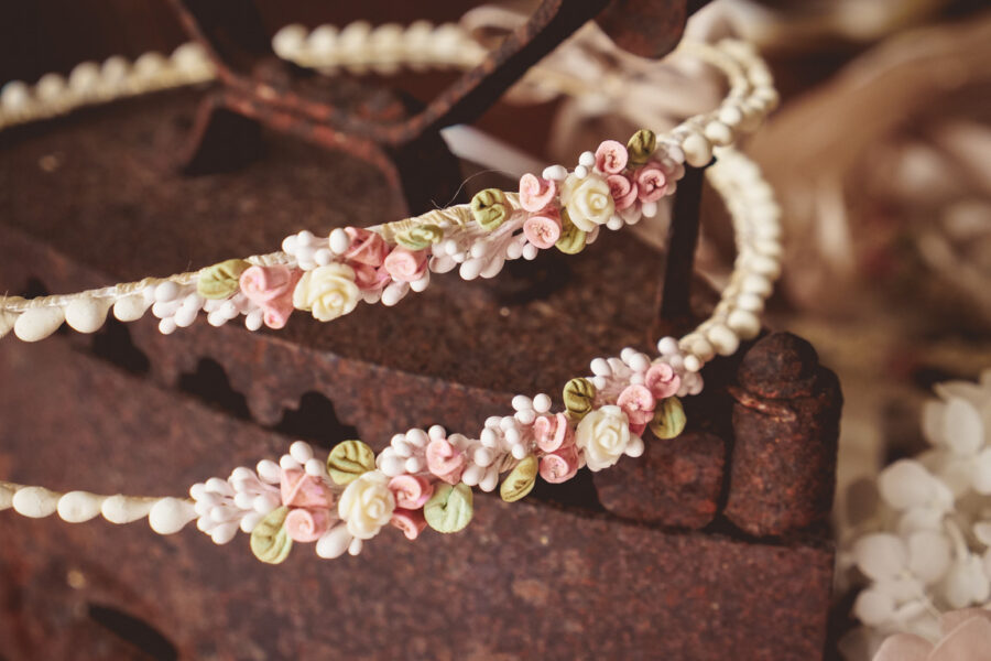 Πορσελάνινα στέφανα γάμου πλεγμένα με μεταξωτό σχοινί | στέφανα γάμου πορσελάνινα - πορσελάνη από Velissaria.gr