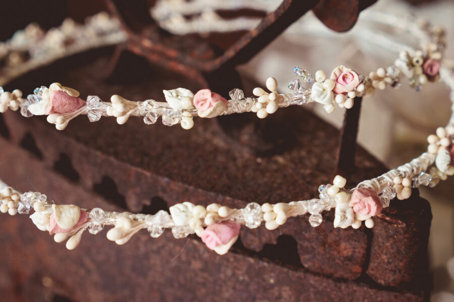 Πορσελάνινα στέφανα γάμου πλεγμένα με μεταξωτό σχοινί | στέφανα γάμου πορσελάνινα - πορσελάνη από Velissaria.gr