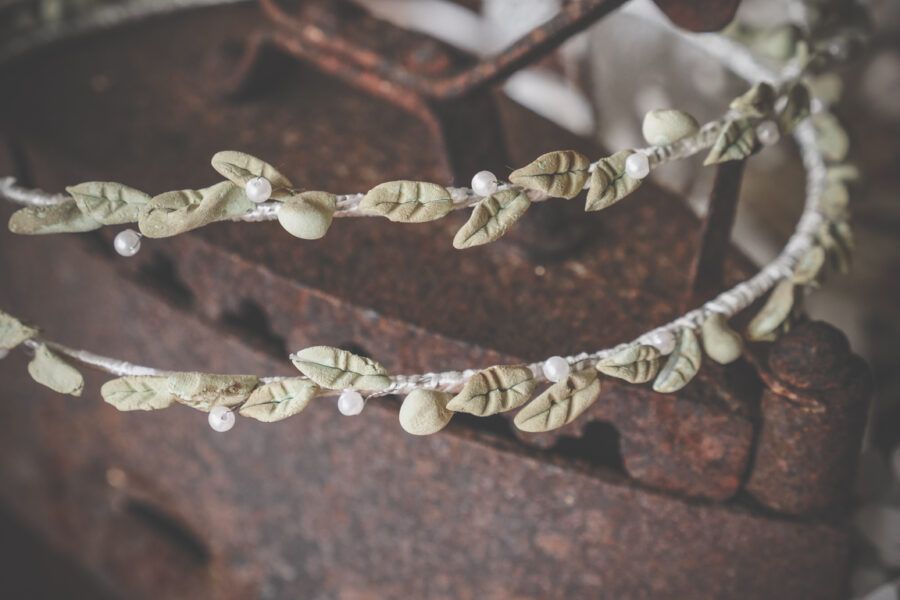 Στέφανα γάμου με φύλλα πορσελάνης | στέφανα γάμου πορσελάνινα - πορσελάνη από Velissaria.gr