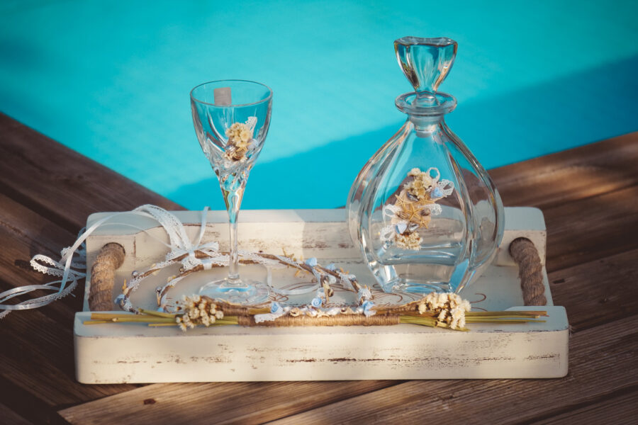 Σετ γάμου  με θαλασσινή διακόσμηση | σετ γαμου δίσκος-καράφα-ποτήρι από Velissaria.gr
