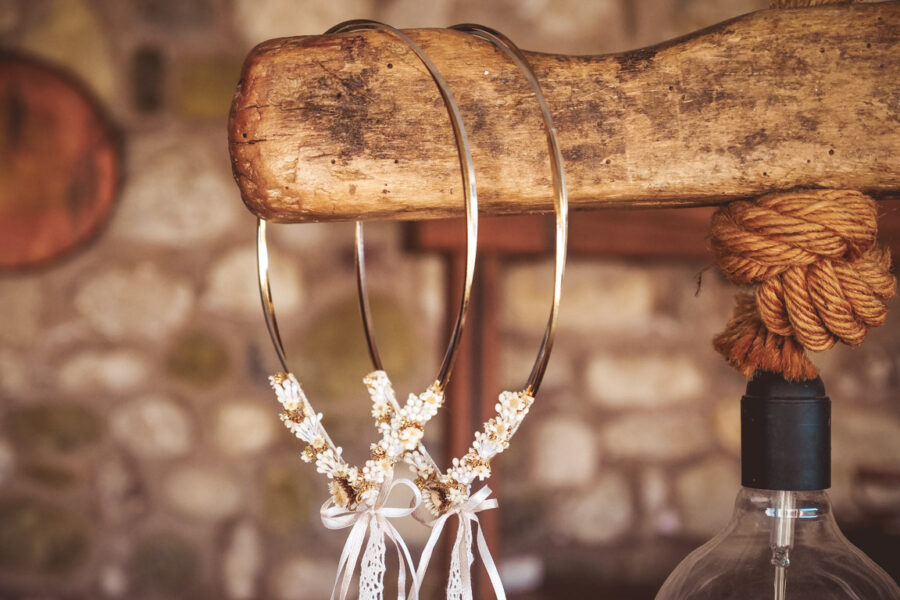 Στέφανα με τετράγωνη επάργυρη-επίχρυση βέργα και διακόσμηση στο πίσω μέρος | στέφανα γάμου επάργυρα από Velissaria.gr