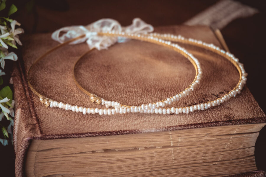 Επίχρυσα στέφανα με μαργαριτάρια | στέφανα γάμου επίχρυσα από Velissaria.gr