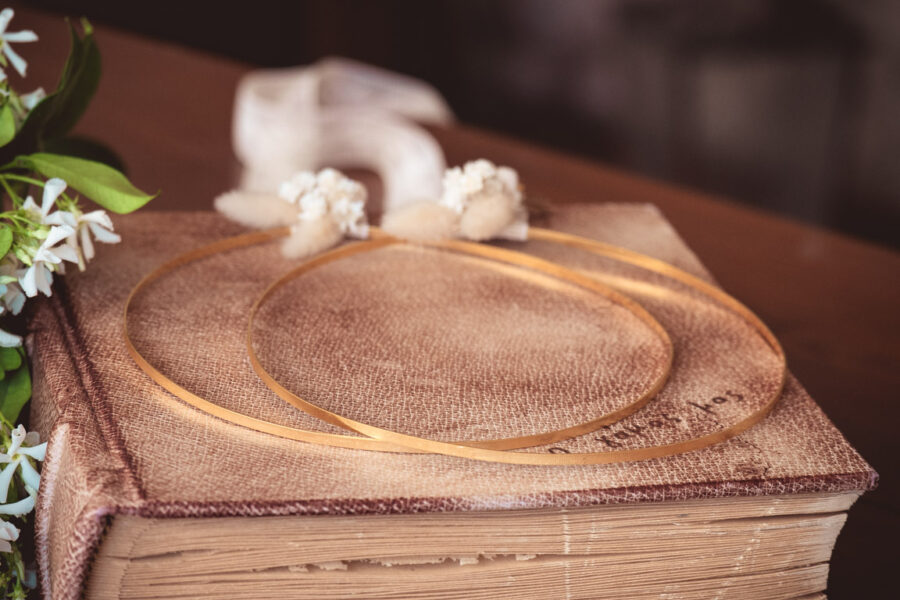 Επίχρυσα στέφανα με boho διακόσμηση | στέφανα γάμου επίχρυσα από Velissaria.gr