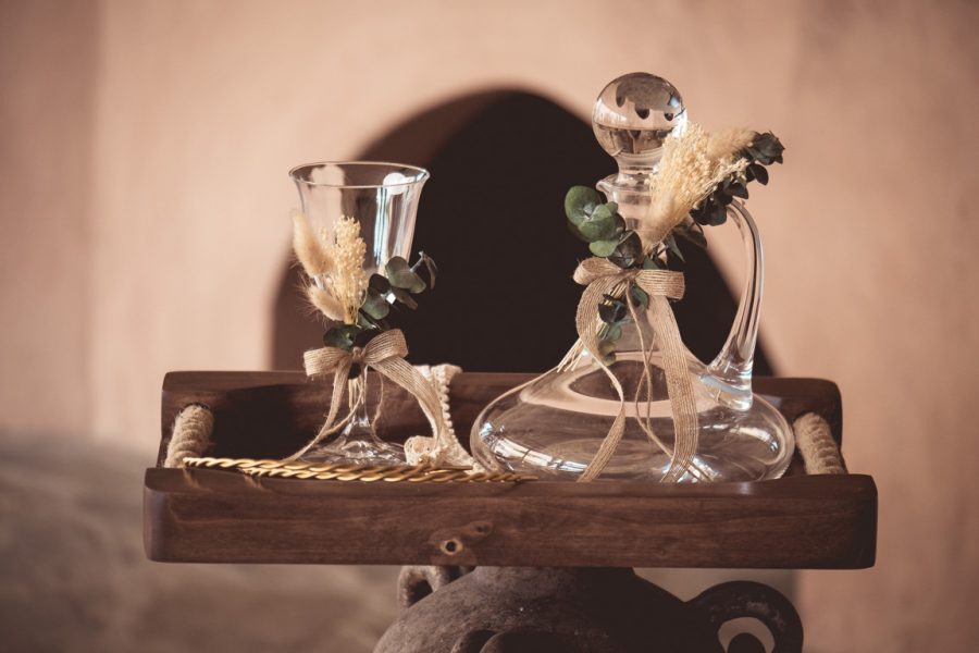 | κηροπήγια λαμπάδες από Velissaria.gr