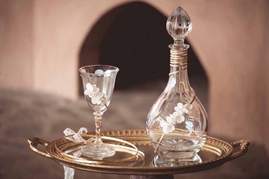 Δίσκος-καράφα-ποτήρι με διακόσμηση | σετ γαμου δίσκος-καράφα-ποτήρι από Velissaria.gr