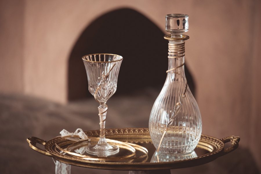 Δίσκος-καράφα-ποτήρι με διακόσμηση | σετ γαμου δίσκος-καράφα-ποτήρι από Velissaria.gr