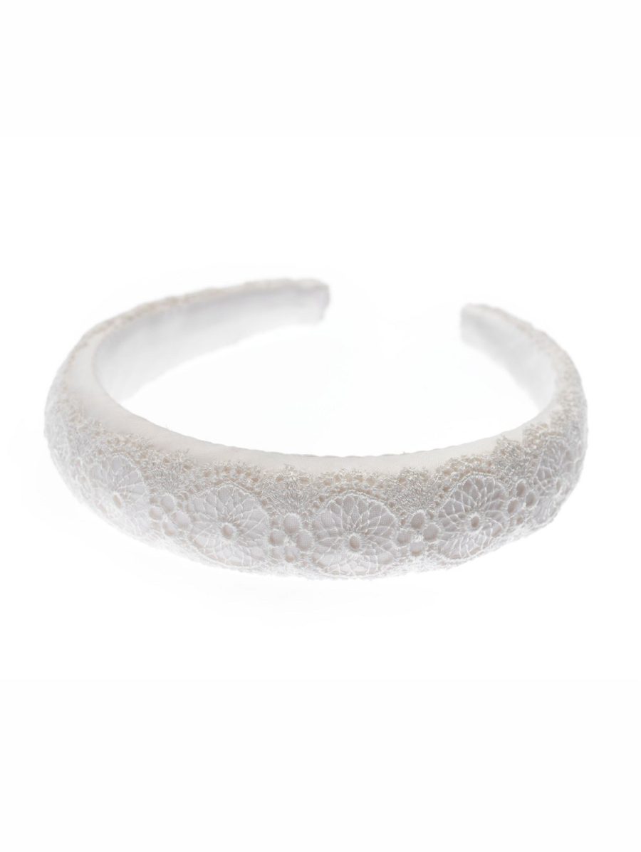 Νυφική στέκα | νυφικές κουάφ από Velissaria.gr