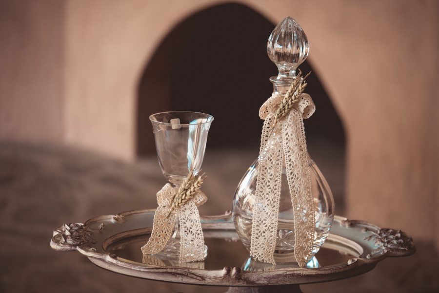 Δίσκος-καράφα-ποτήρι με διακόσμηση | σετ γαμου δίσκος-καράφα-ποτήρι από Velissaria.gr