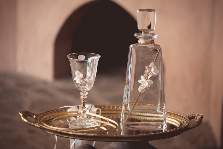 Δίσκος-καράφα-ποτήρι με διακόσμηση | σετ γαμου δίσκος-καράφα-ποτήρι από Velissaria.gr