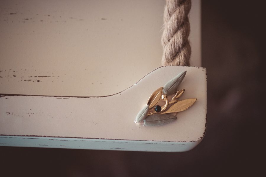 Δίσκος ξύλινος ,καράφα-ποτήρι κρύσταλλο με διακόσμηση ελιάς | σετ γαμου δίσκος-καράφα-ποτήρι από Velissaria.gr