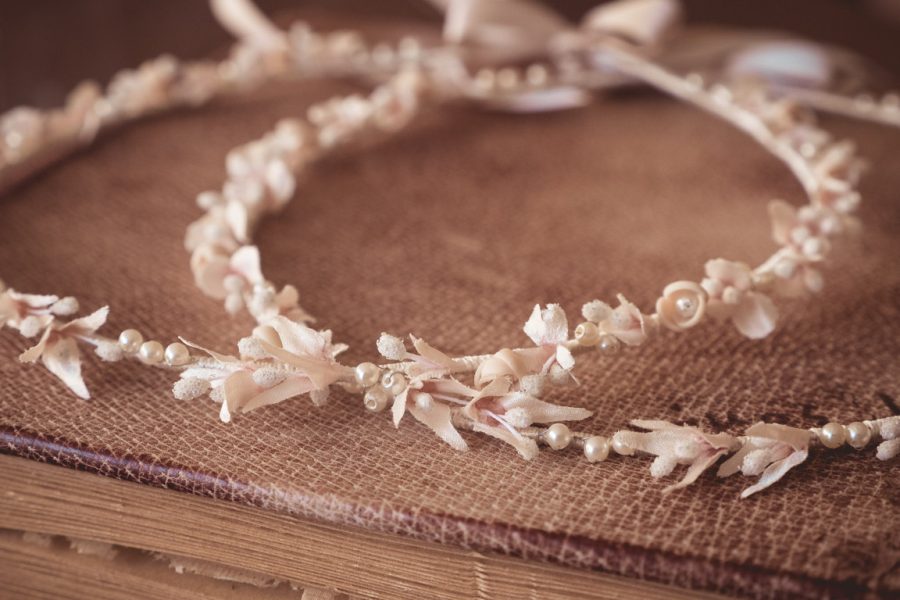 Πορσελάνινα στέφανα γάμου πλεγμένα με μεταξωτό σχοινί | στέφανα γάμου πορσελάνινα - πορσελάνη από Velissaria.gr