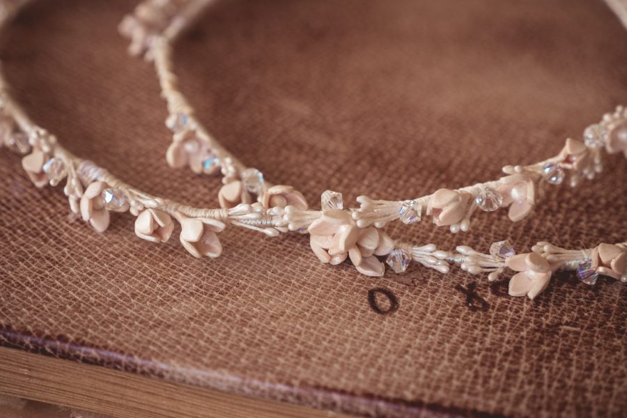 Πορσελάνινα στέφανα γάμου πλεγμένα με μεταξωτό σχοινί | στέφανα γάμου πορσελάνινα - πορσελάνη από Velissaria.gr