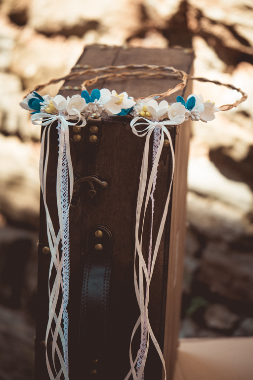 Στέφανα γάμου με επάργυρη-επίχρυση βέργα και μεταξωτά λουλούδια | στέφανα γάμου μεταξωτά από Velissaria.gr