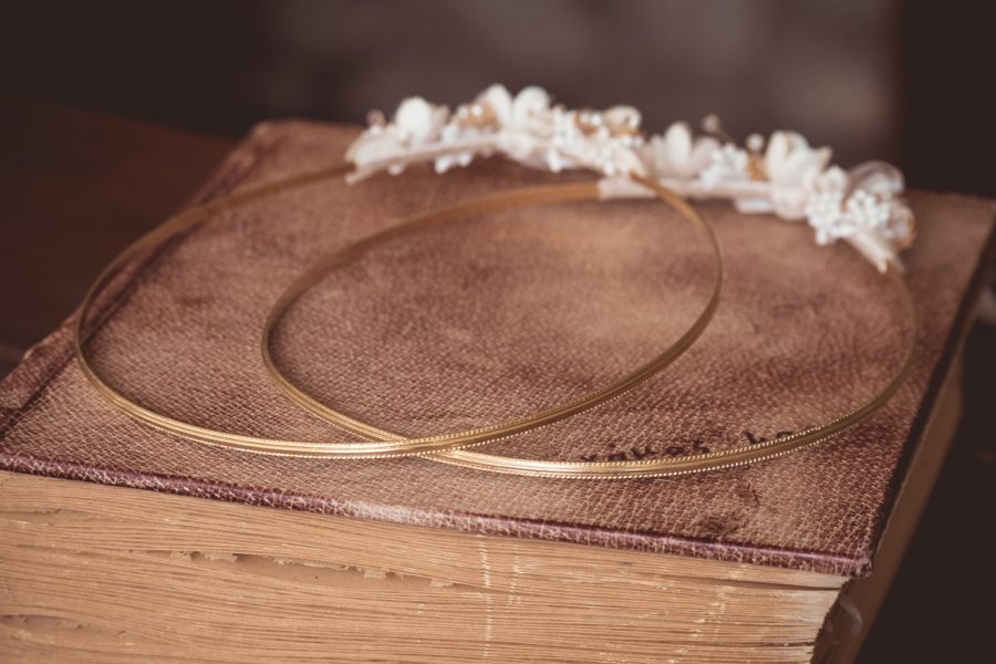 | στέφανα γάμου μεταξωτά από Velissaria.gr