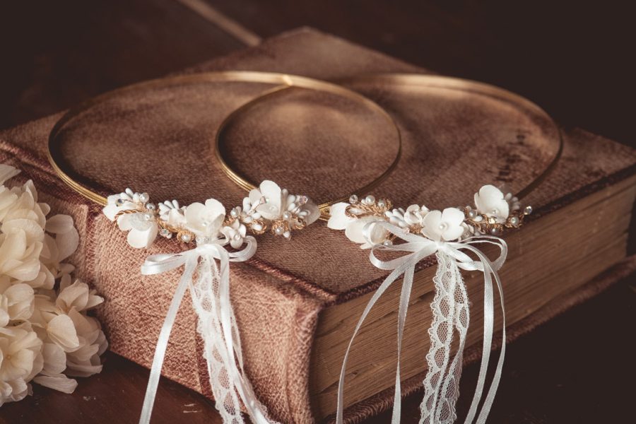 | στέφανα γάμου μεταξωτά από Velissaria.gr